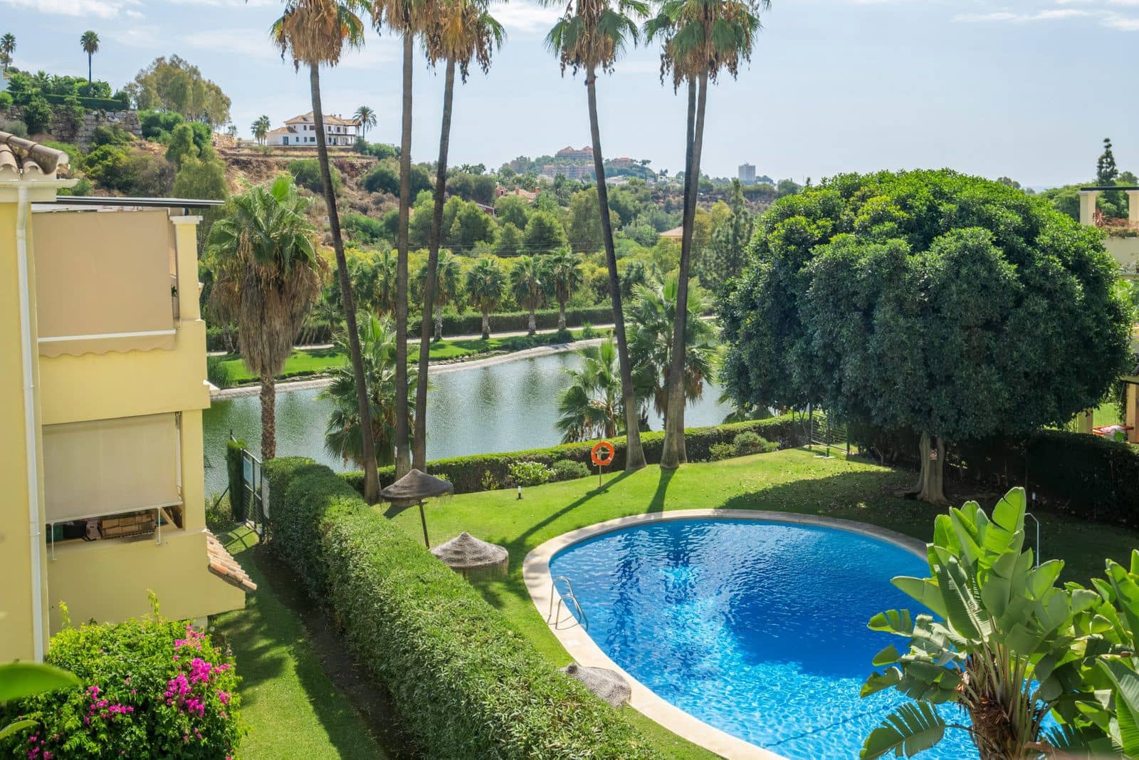 3 makuuhuone Kattohuoneisto myytävänä paikassa La Quinta mukana uima-altaan 
autotalli - 475 000 € (Ref: 8215217)