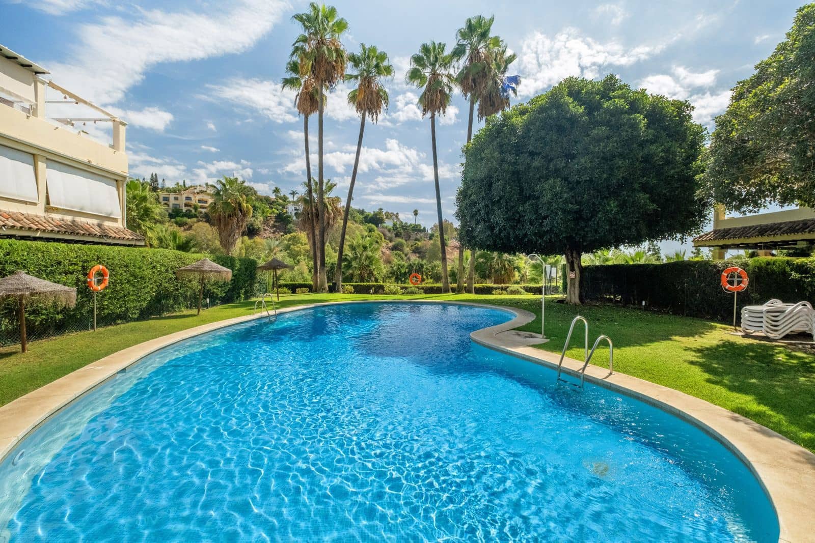 3 makuuhuone Kattohuoneisto myytävänä paikassa La Quinta mukana uima-altaan 
autotalli - 475 000 € (Ref: 8215217)