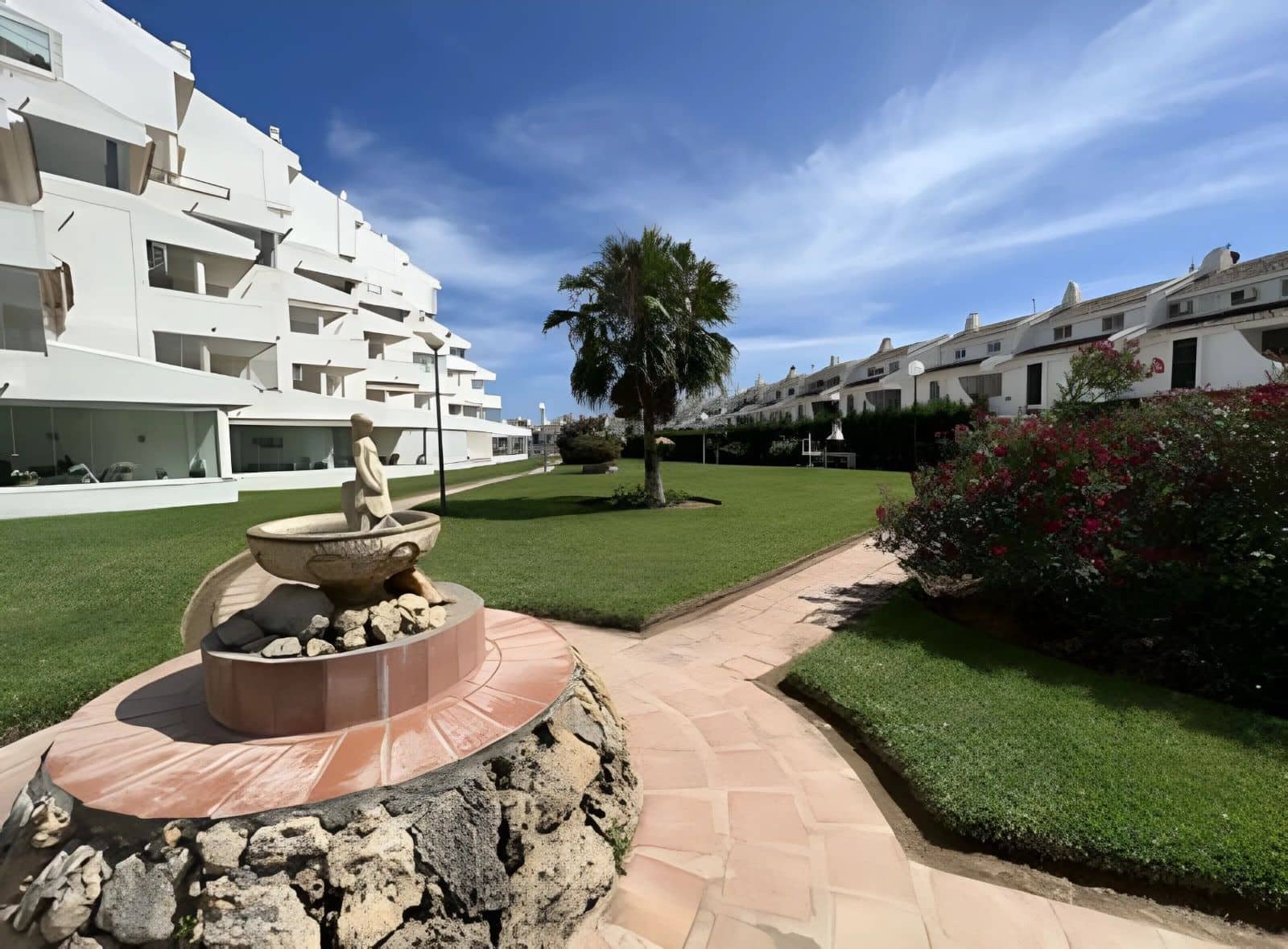 2 soveværelse Strandlejlighed til salg i Calahonda med swimmingpool garage - € 495.000 (Ref: 8237606)