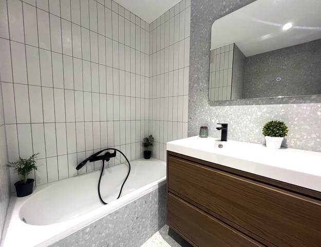 2 slaapkamer Strandappartement te koop in Calahonda, Mijas met zwembad garage - € 495.000 (Ref: 8237606)