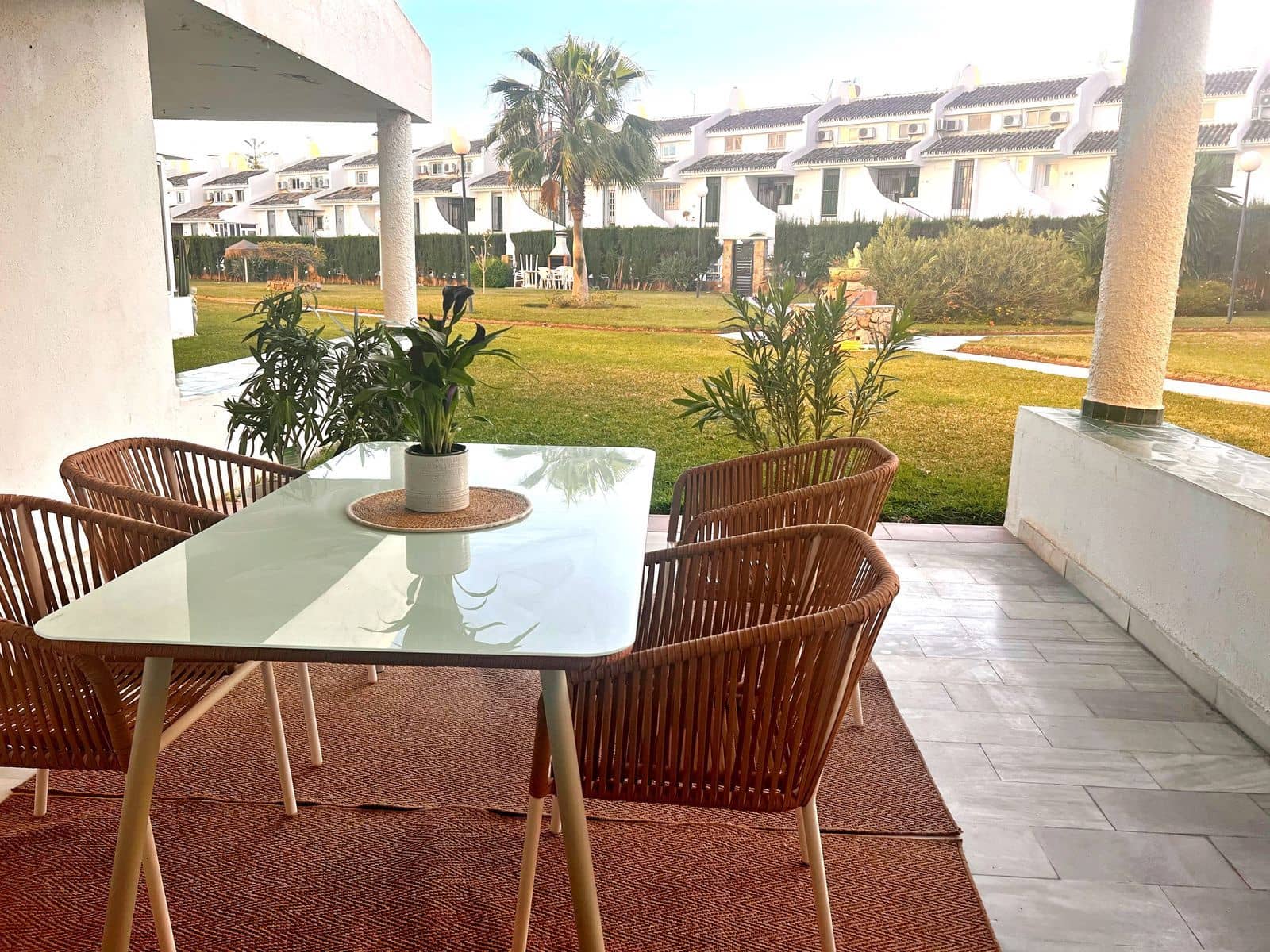 2 soveværelse Strandlejlighed til salg i Calahonda med swimmingpool garage - € 495.000 (Ref: 8237606)