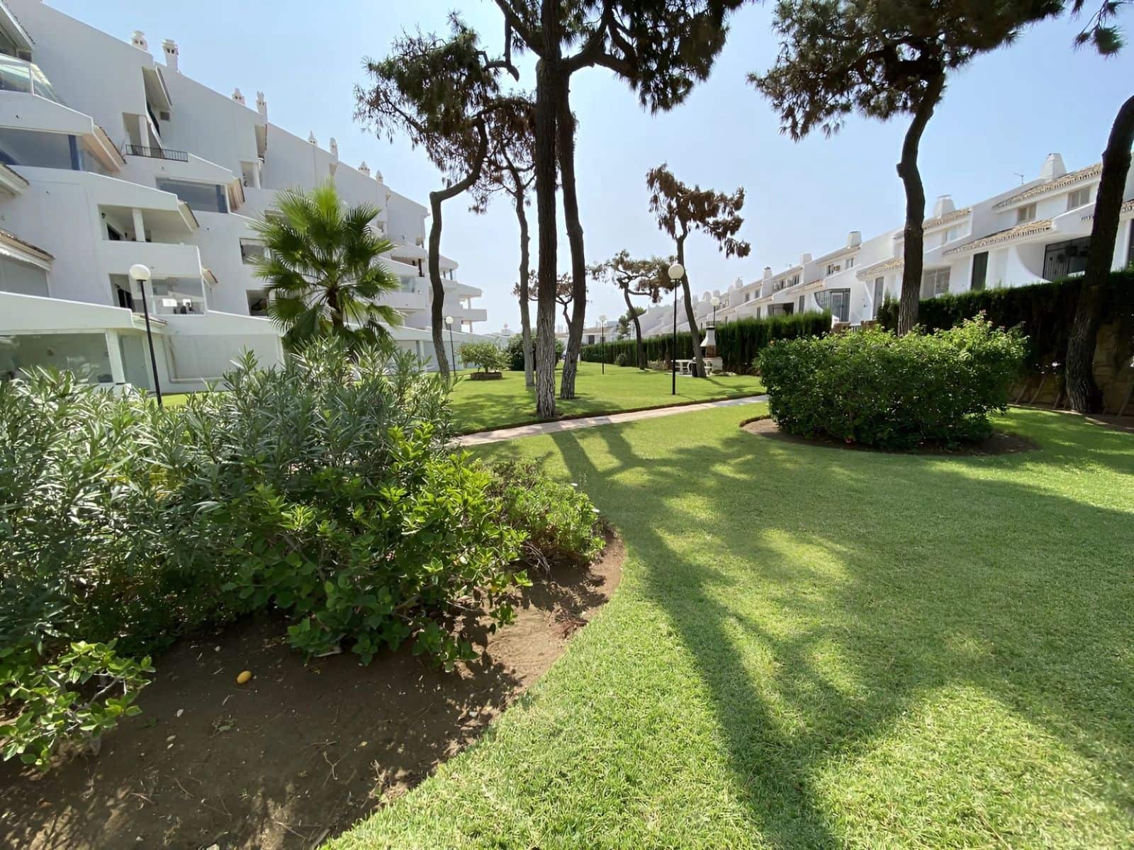 2 soveværelse Strandlejlighed til salg i Calahonda med swimmingpool garage - € 495.000 (Ref: 8237606)