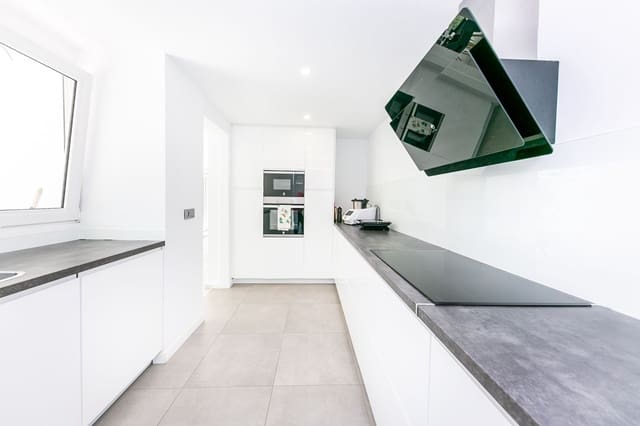 3 slaapkamer Villa te koop in Benalmadena Costa, Benalmádena met zwembad garage - € 1.500.000 (Ref: 8254752)