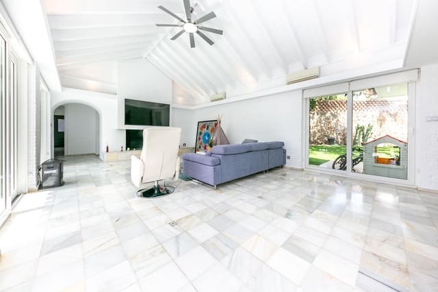 3 slaapkamer Villa te koop in Benalmadena Costa, Benalmádena met zwembad garage - € 1.500.000 (Ref: 8254752)