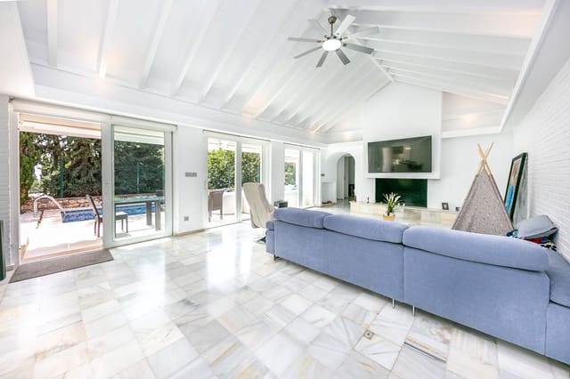 3 slaapkamer Villa te koop in Benalmadena Costa, Benalmádena met zwembad garage - € 1.500.000 (Ref: 8254752)