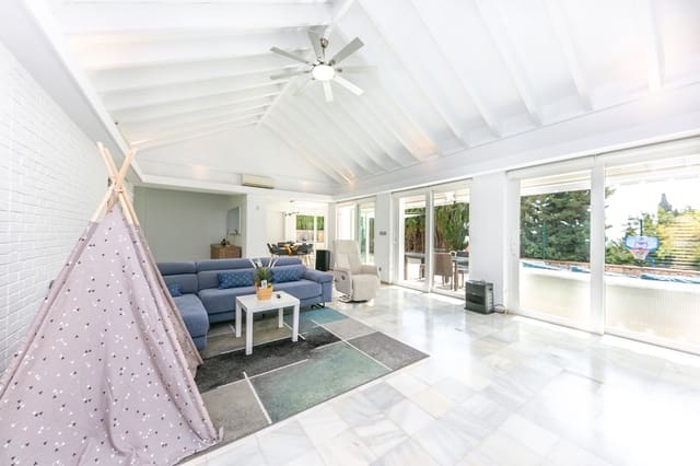 3 slaapkamer Villa te koop in Benalmadena Costa, Benalmádena met zwembad garage - € 1.500.000 (Ref: 8254752)