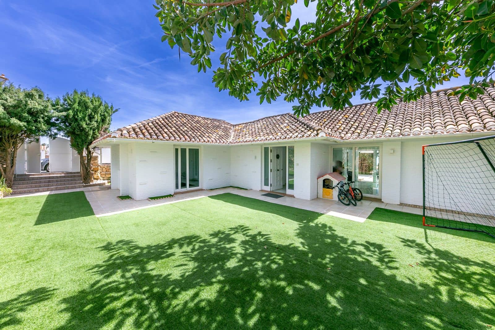 3 sypialnia Willa na sprzedaż w Benalmadena Costa z basenem garażem - 1 500 000 € (Ref: 8254752)