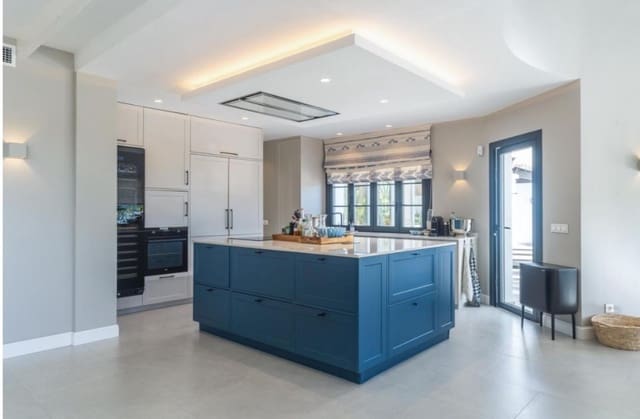 5 soverom Villa til salgs i El Paraíso, Benahavís med svømmebasseng garasje - € 2 995 000 (Ref: 8299495)