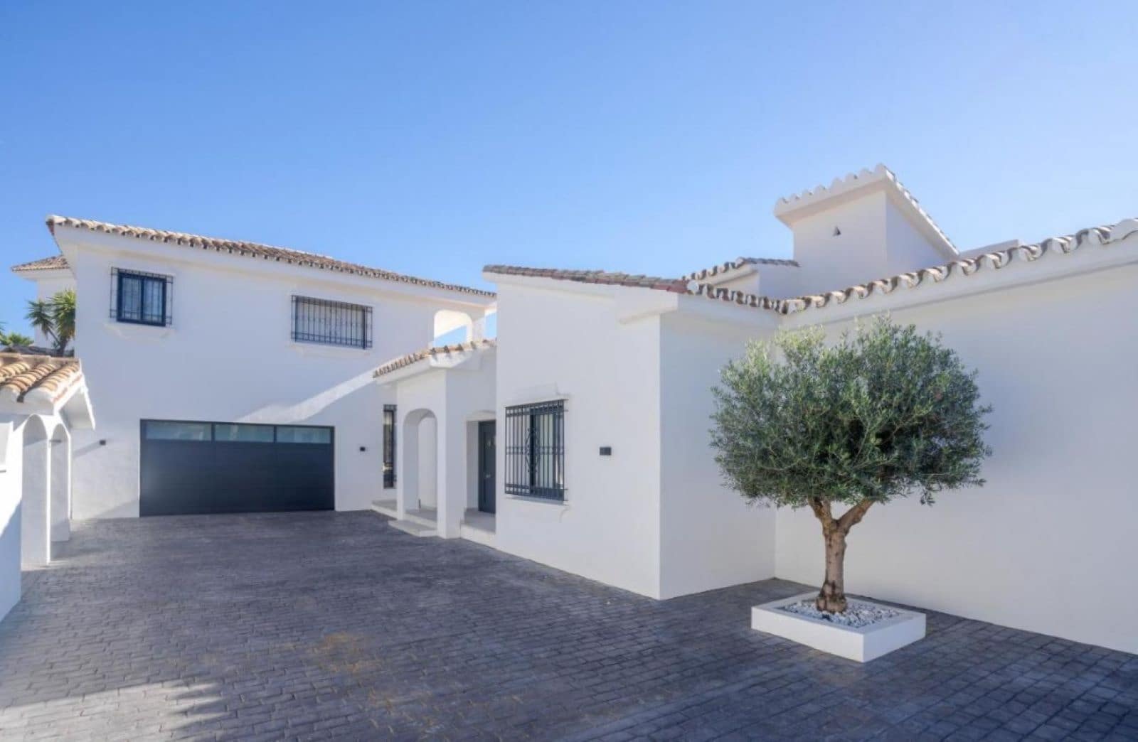 5 soveværelse Villa til salg i Benahavis med swimmingpool garage - € 2.995.000 (Ref: 8299495)
