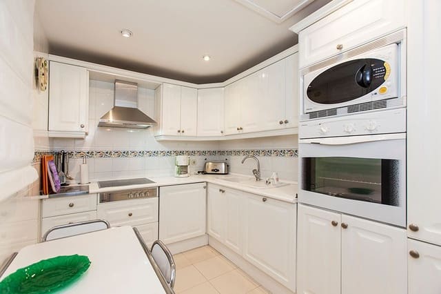 2 sovrum Lägenhet till salu i Elviria, Marbella med pool garage - 650 000 € (Ref: 8304696)