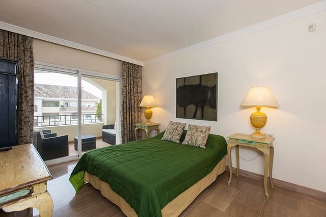 2 sovrum Lägenhet till salu i Elviria, Marbella med pool garage - 650 000 € (Ref: 8304696)