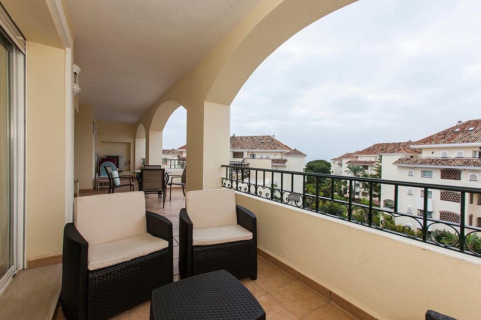 2 soveværelse Lejlighed til salg i Elviria med swimmingpool garage - € 650.000 (Ref: 8304696)