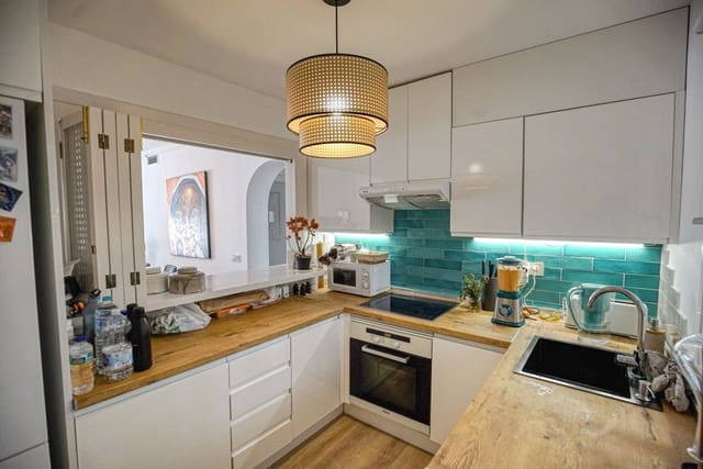 2 sovrum Strandlägenhet till salu i Estepona med pool garage - 825 000 € (Ref: 8307709)