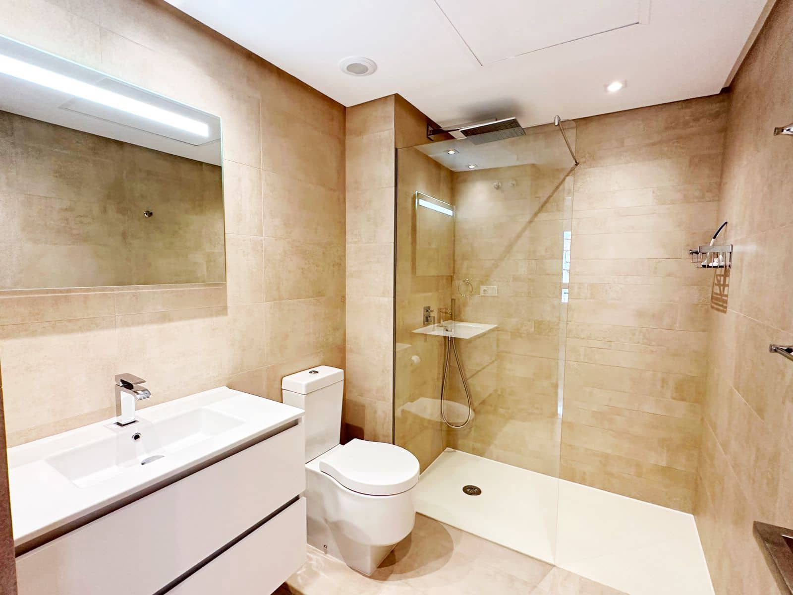 3 soveværelse Lejlighed til salg i Los Arqueros med swimmingpool garage - € 649.000 (Ref: 8312673)