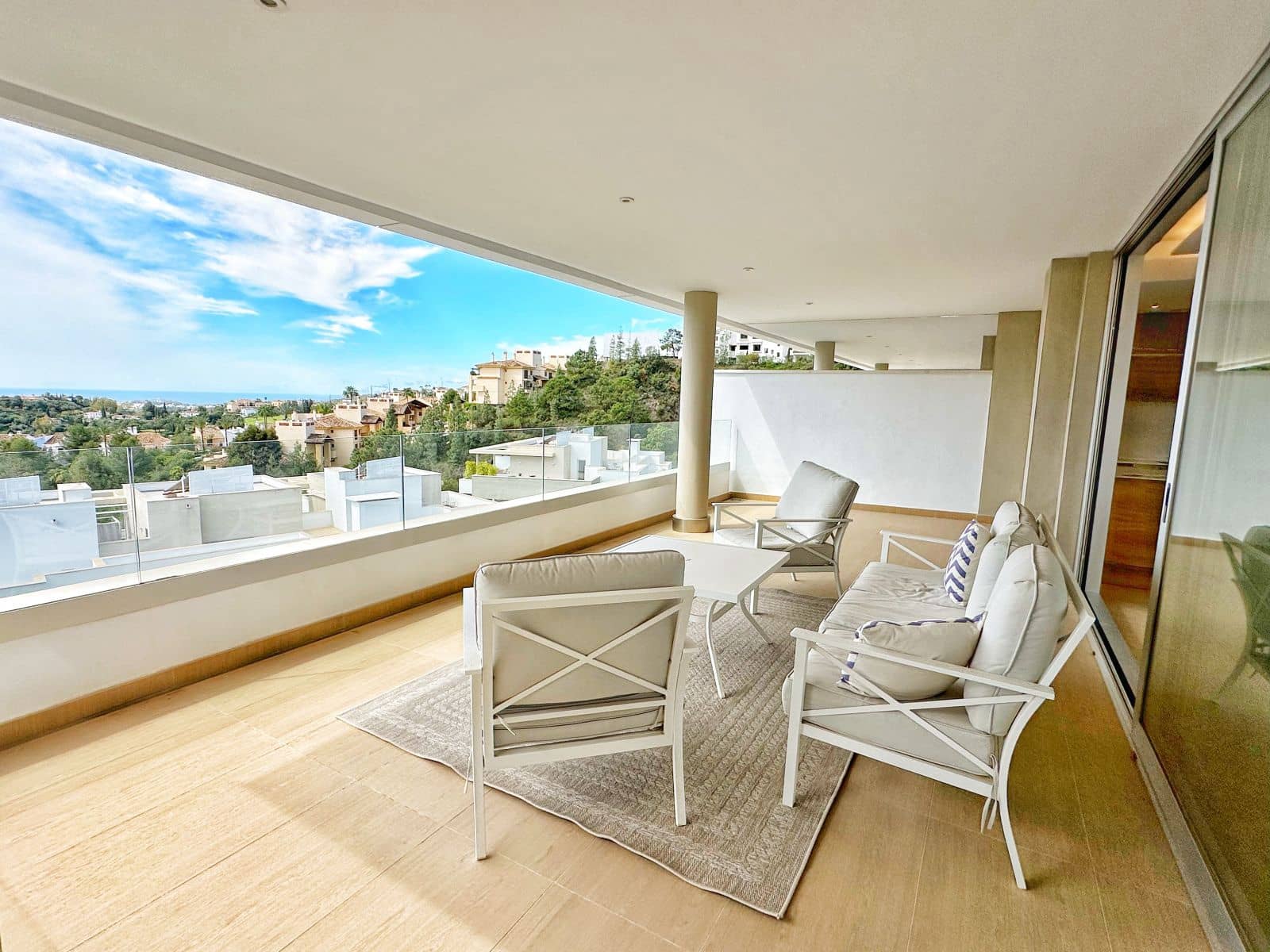 3 soveværelse Lejlighed til salg i Los Arqueros med swimmingpool garage - € 649.000 (Ref: 8312673)