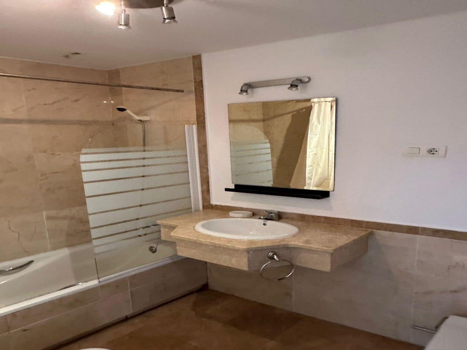 2 slaapkamer Strandappartement te koop in Calahonda met zwembad garage - € 425.000 (Ref: 8329503)