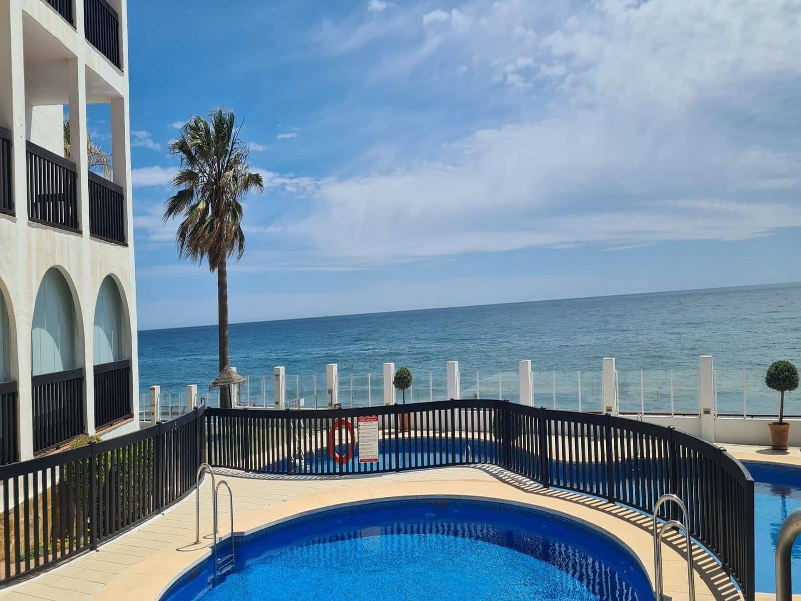 2 slaapkamer Strandappartement te koop in Calahonda met zwembad garage - € 425.000 (Ref: 8329503)