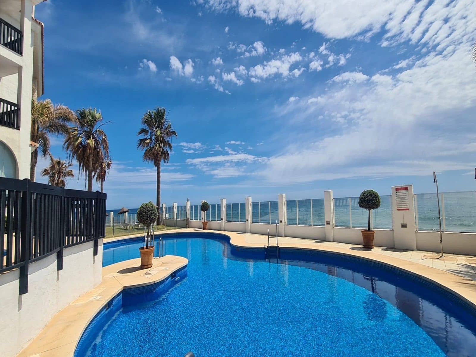 2 slaapkamer Strandappartement te koop in Calahonda met zwembad garage - € 425.000 (Ref: 8329503)