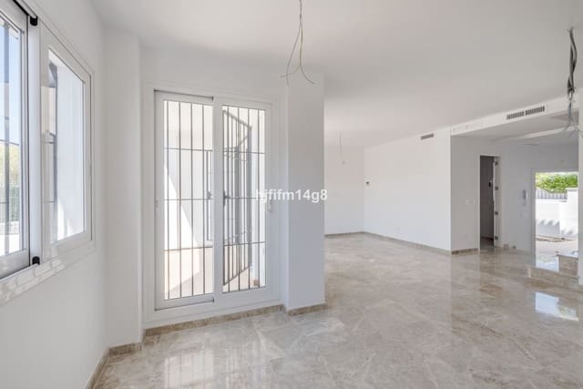 3 soveværelse Byhus til salg i Nueva Andalucia, Marbella med swimmingpool garage - € 575.000 (Ref: 8395898)