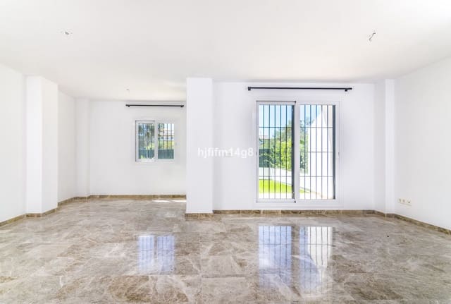 3 soveværelse Byhus til salg i Nueva Andalucia, Marbella med swimmingpool garage - € 575.000 (Ref: 8395898)