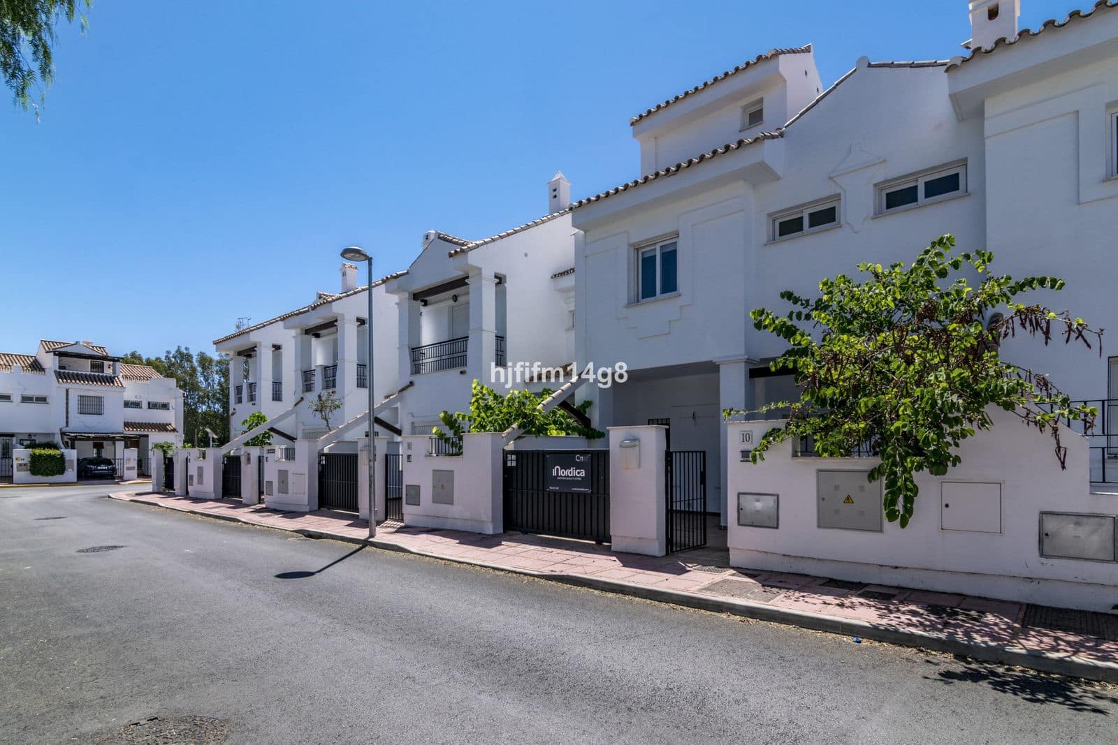3 sovrum Hus till salu i Nueva Andalucia med pool garage - 575 000 € (Ref: 8395898)