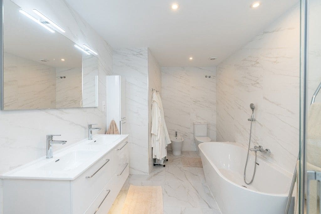 3 soverom Strandleiligheter til salgs i Elviria med svømmebasseng garasje - € 895 000 (Ref: 8395934)