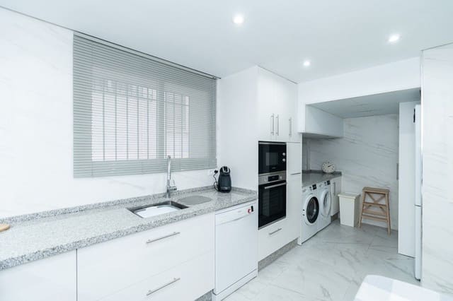 3 sovrum Strandlägenhet till salu i Elviria, Marbella med pool garage - 895 000 € (Ref: 8395934)