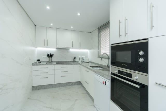 3 sovrum Strandlägenhet till salu i Elviria, Marbella med pool garage - 895 000 € (Ref: 8395934)