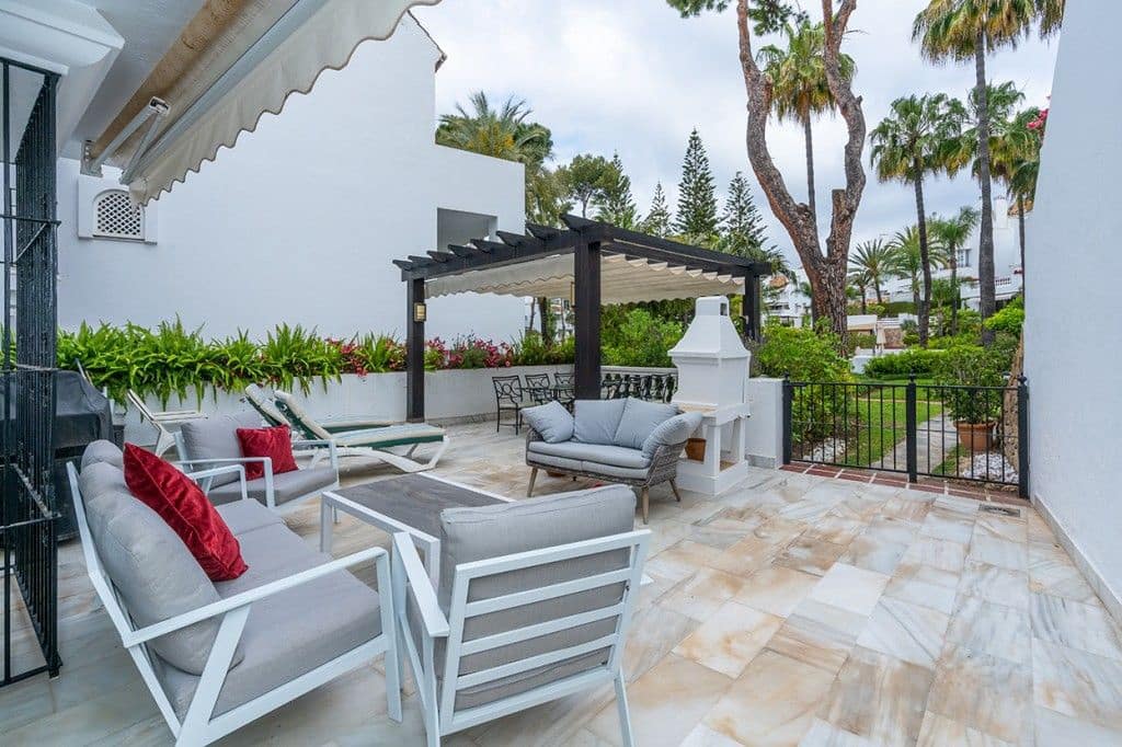 3 soverom Strandleiligheter til salgs i Elviria med svømmebasseng garasje - € 895 000 (Ref: 8395934)