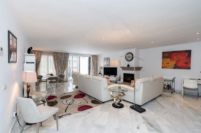 3 sovrum Strandlägenhet till salu i Elviria, Marbella med pool garage - 895 000 € (Ref: 8395934)