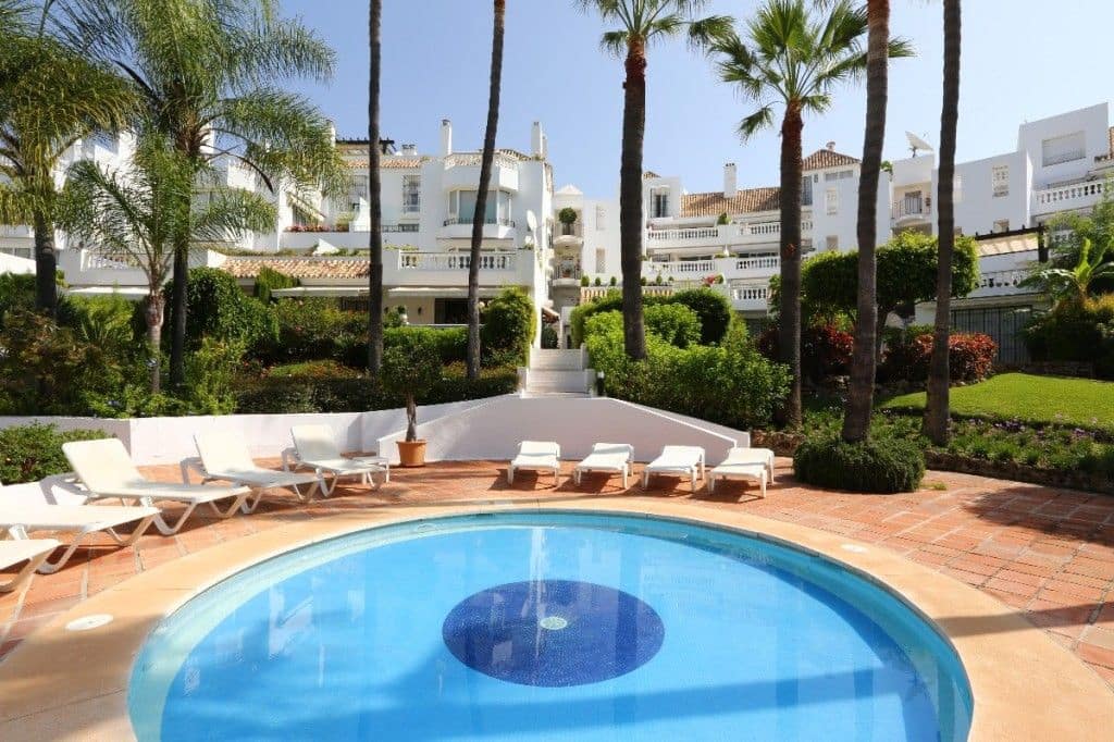 3 soverom Strandleiligheter til salgs i Elviria med svømmebasseng garasje - € 895 000 (Ref: 8395934)