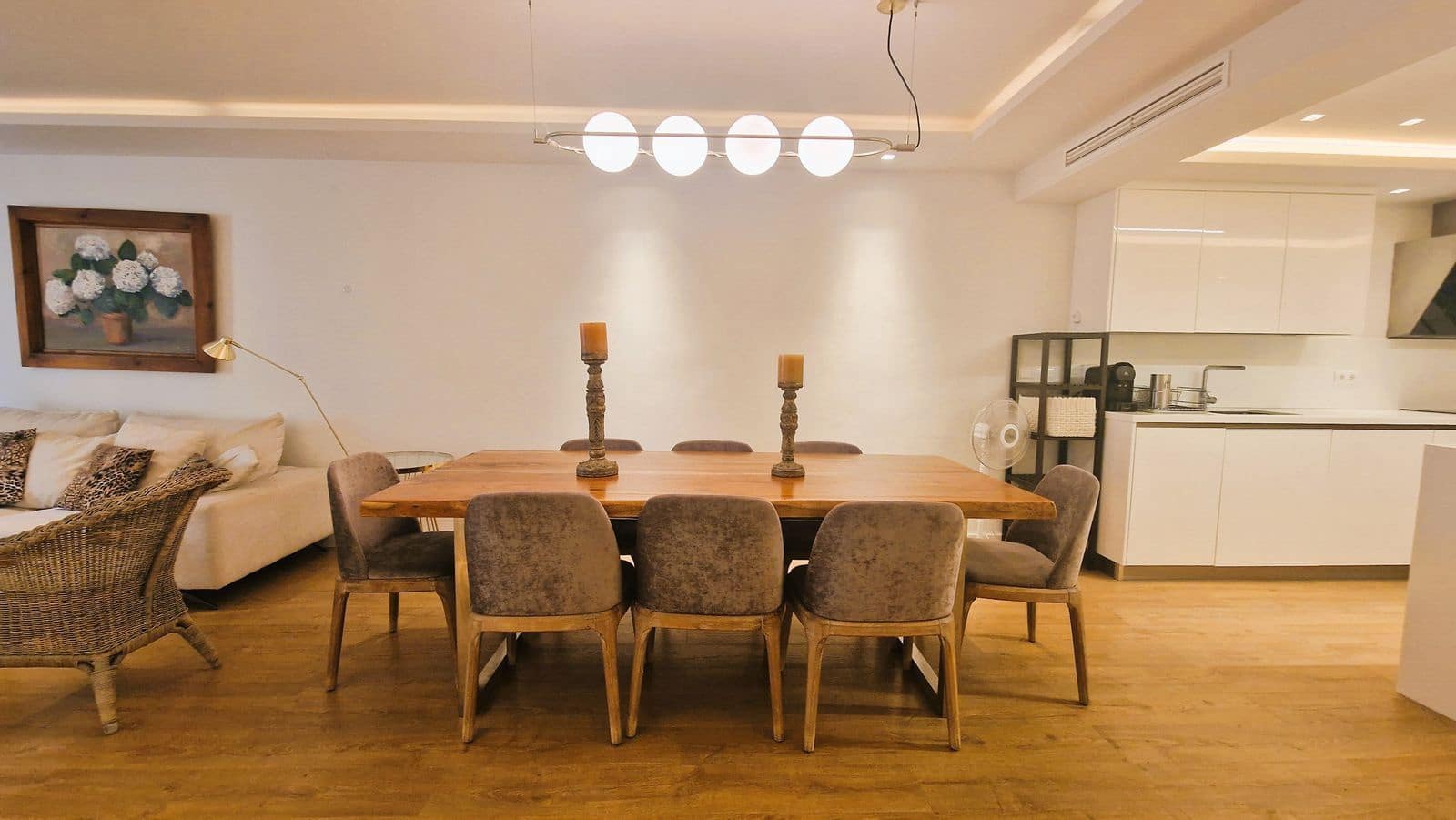 4 soveværelse Strandlejlighed til salg i Elviria med swimmingpool garage - € 795.000 (Ref: 8396000)