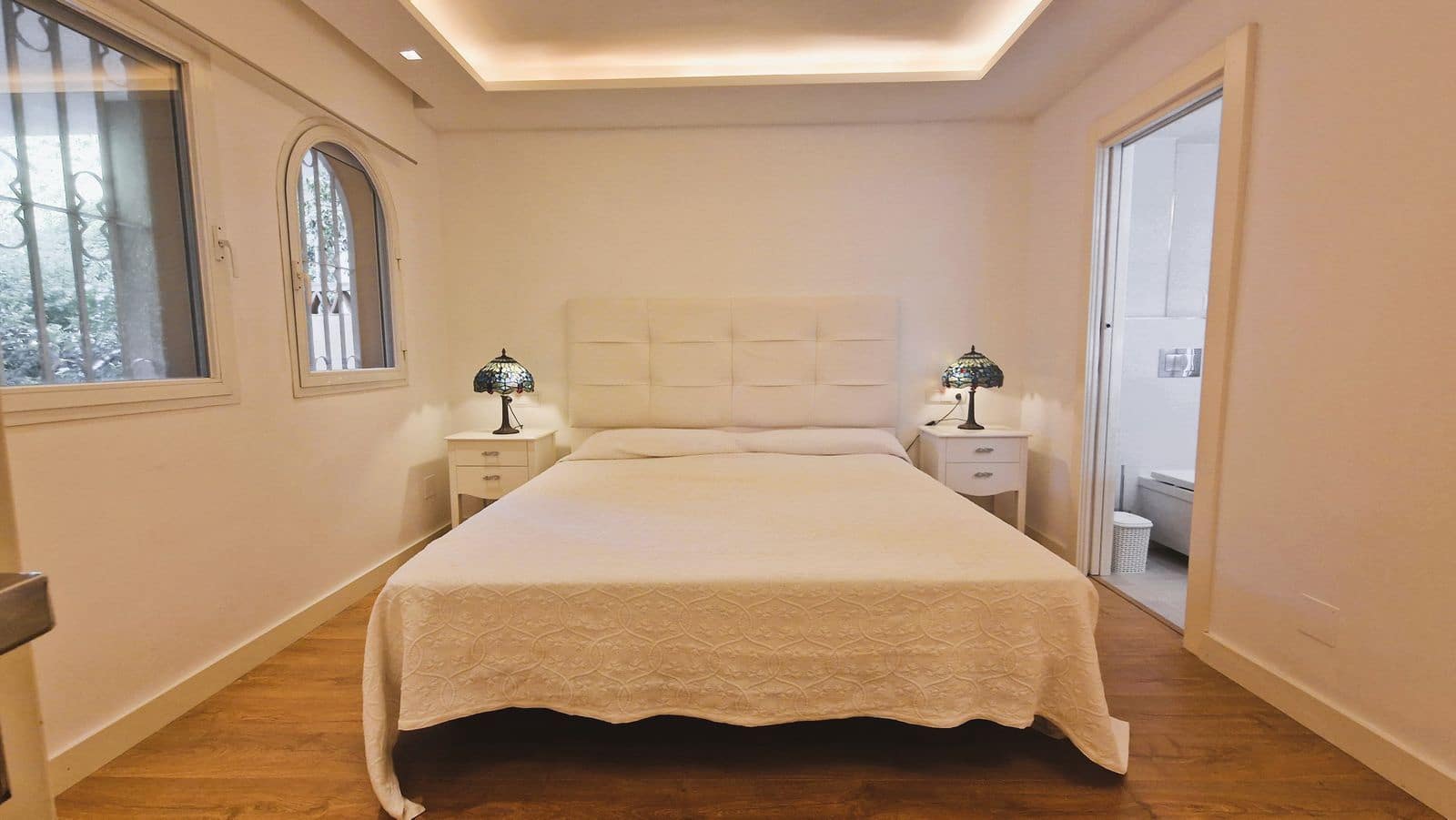 4 soveværelse Strandlejlighed til salg i Elviria med swimmingpool garage - € 795.000 (Ref: 8396000)