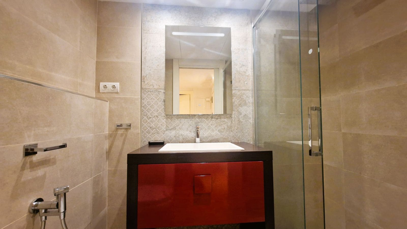 4 soveværelse Strandlejlighed til salg i Elviria med swimmingpool garage - € 795.000 (Ref: 8396000)