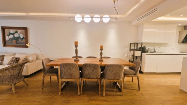 4 soverom Strandleiligheter til salgs i Elviria, Marbella med svømmebasseng garasje - € 795 000 (Ref: 8396000)