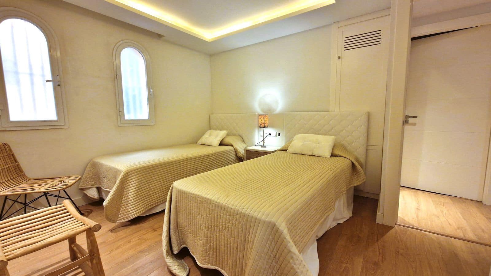 4 soveværelse Strandlejlighed til salg i Elviria med swimmingpool garage - € 795.000 (Ref: 8396000)