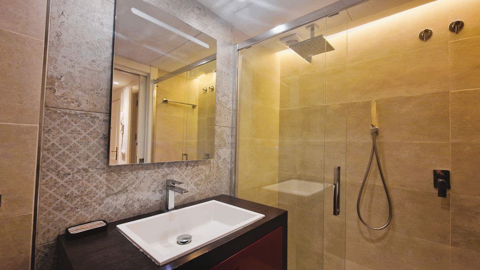 4 soveværelse Strandlejlighed til salg i Elviria med swimmingpool garage - € 795.000 (Ref: 8396000)