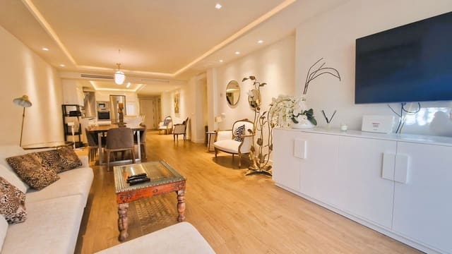 4 soverom Strandleiligheter til salgs i Elviria, Marbella med svømmebasseng garasje - € 795 000 (Ref: 8396000)