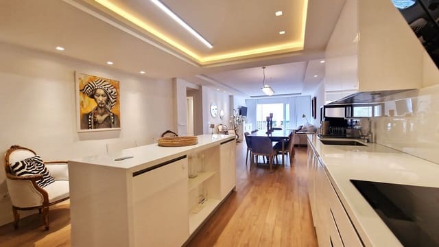 4 soverom Strandleiligheter til salgs i Elviria, Marbella med svømmebasseng garasje - € 795 000 (Ref: 8396000)