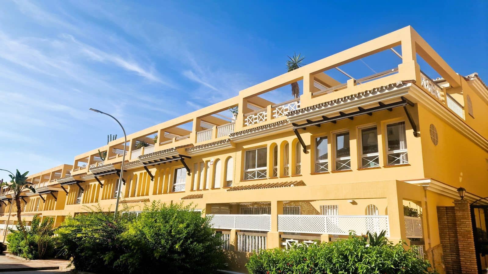 4 soveværelse Strandlejlighed til salg i Elviria med swimmingpool garage - € 795.000 (Ref: 8396000)