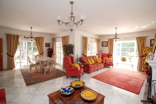 3 soveværelse Villa til salg i Calahonda, Mijas med swimmingpool garage - € 899.000 (Ref: 8397795)