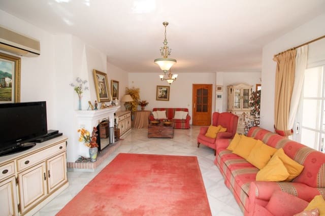 3 soveværelse Villa til salg i Calahonda, Mijas med swimmingpool garage - € 899.000 (Ref: 8397795)