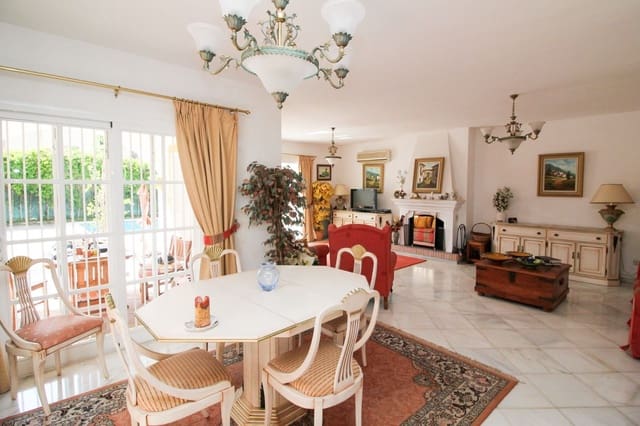 3 soveværelse Villa til salg i Calahonda, Mijas med swimmingpool garage - € 899.000 (Ref: 8397795)