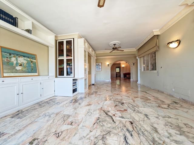 4 soveværelse Villa til salg i Mijas Costa, Mijas med swimmingpool garage - € 950.000 (Ref: 8397800)