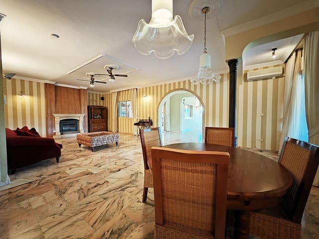 4 soveværelse Villa til salg i Mijas Costa, Mijas med swimmingpool garage - € 950.000 (Ref: 8397800)