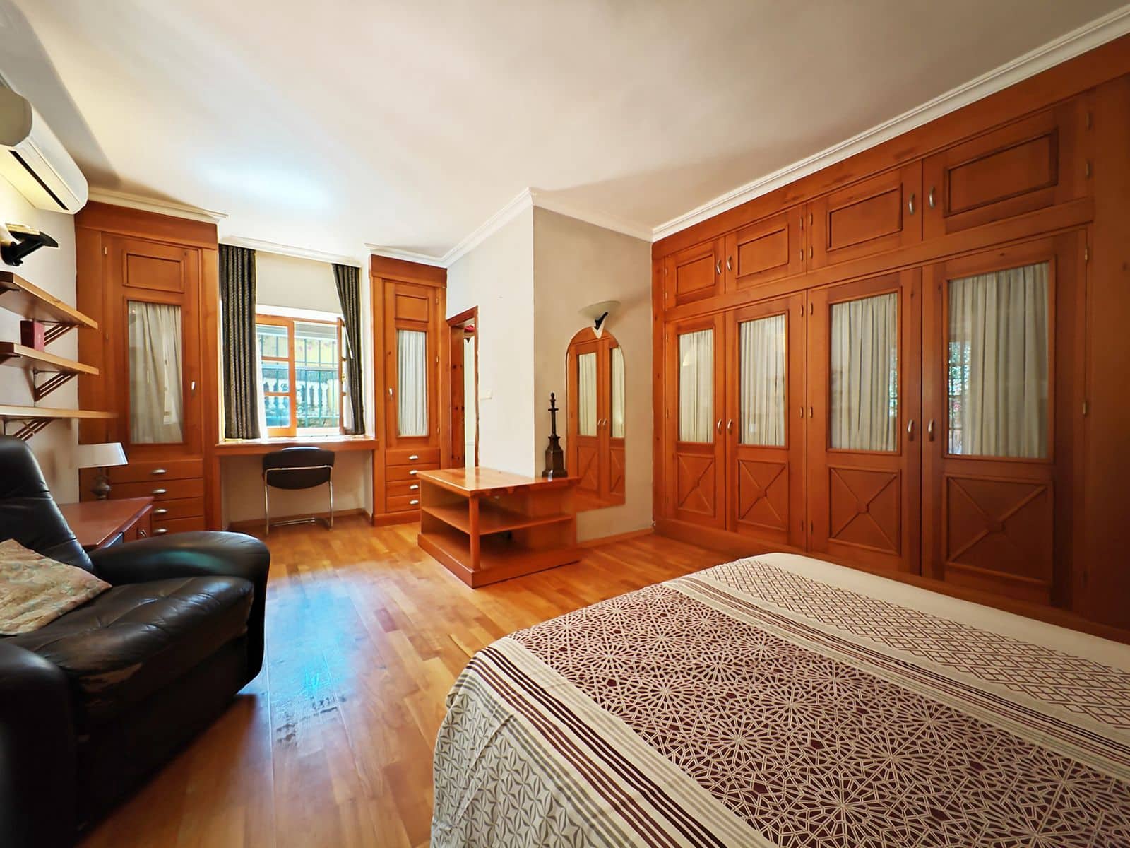 4 soveværelse Villa til salg i Mijas Costa med swimmingpool garage - € 950.000 (Ref: 8397800)