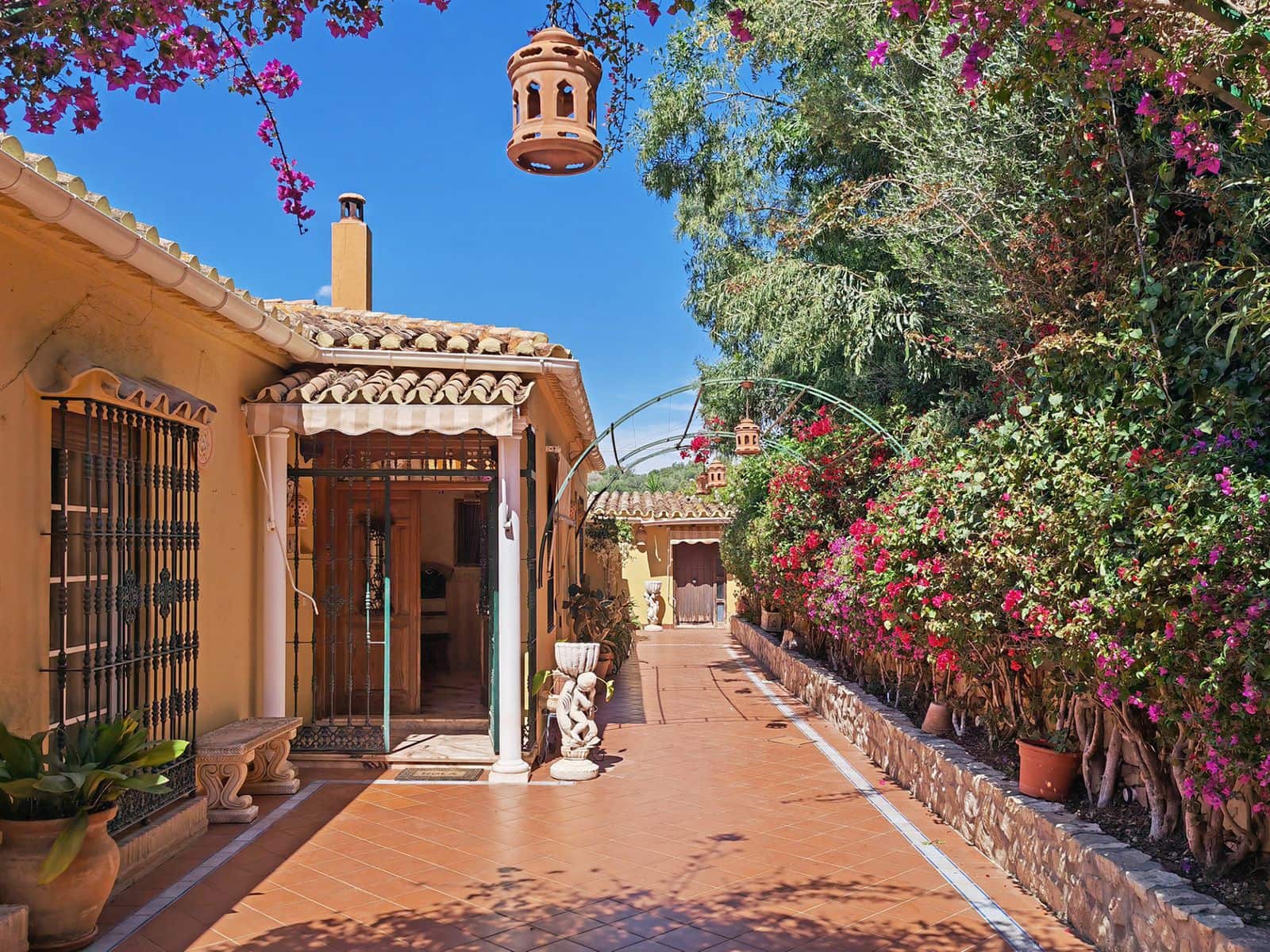 4 soveværelse Villa til salg i Mijas Costa med swimmingpool garage - € 950.000 (Ref: 8397800)