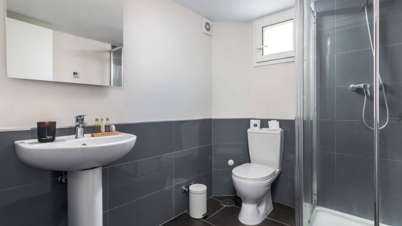 5 soveværelse Villa til salg i Nueva Andalucia med swimmingpool garage - € 1.399.000 (Ref: 8420392)