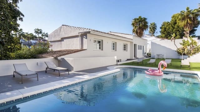 5 soveværelse Villa til salg i Nueva Andalucia, Marbella med swimmingpool garage - € 1.399.000 (Ref: 8420392)