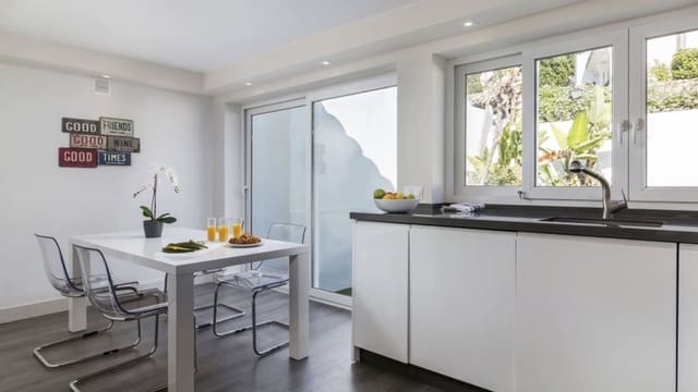 5 soveværelse Villa til salg i Nueva Andalucia, Marbella med swimmingpool garage - € 1.399.000 (Ref: 8420392)